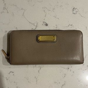 Marc Jacobs Wallet - Taupe